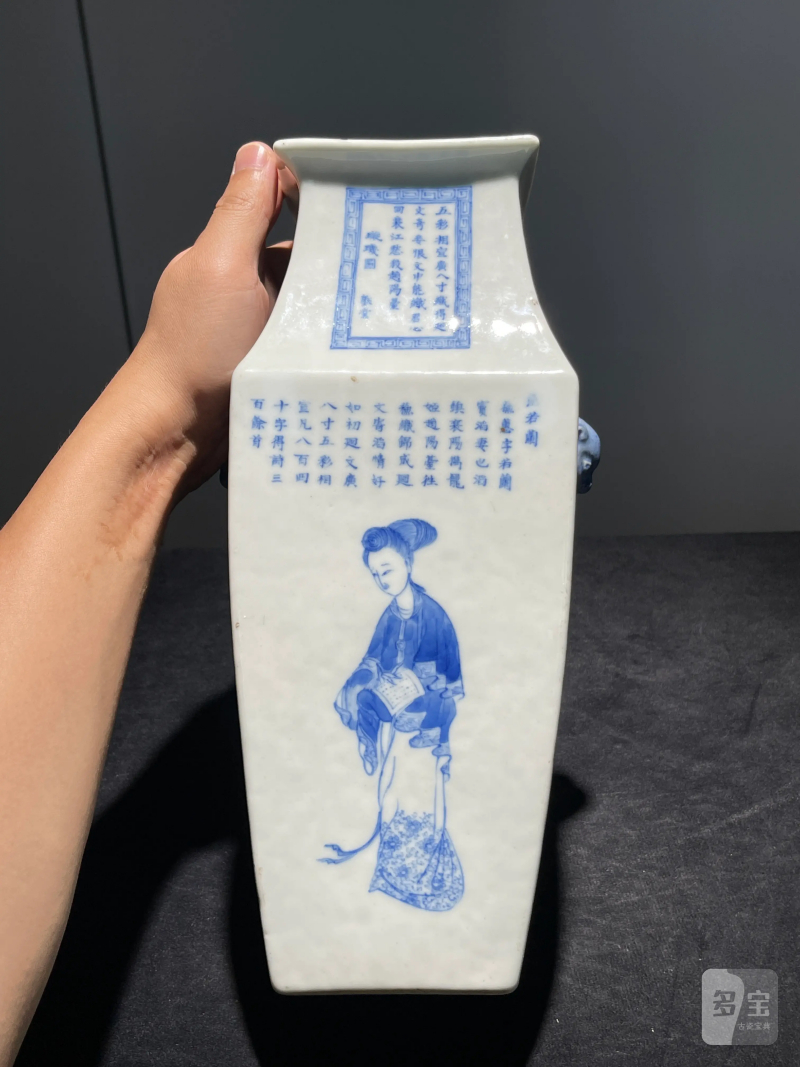 清中期 青花无双谱双耳方瓶 - 图2